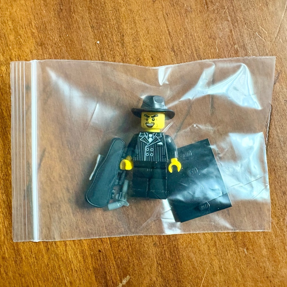 LEGO Gangster Minifigure Series 5 Complete w Accessories - Picture 4 of 4